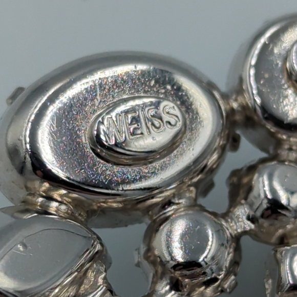 WEISS Clear Rhinestone Brooch Silver Tone Vintage Signed Rhodium Plating Pin - Picture 9 of 10